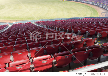 カープ本拠地マツダスタジアム 1塁側ライト近くの内野席 30796164