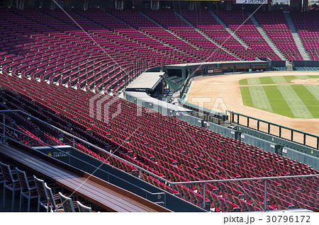 カープ本拠地マツダスタジアム 1塁側内野席とベンチの写真素材 ...