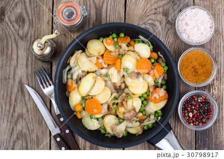 Potatoes fried with vegetables and mushrooms in 30798917