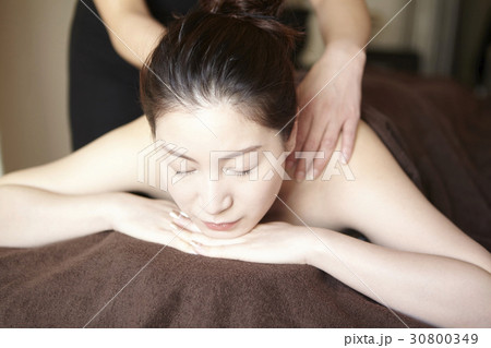 A woman gets a shoulder massage in spa. 30800349