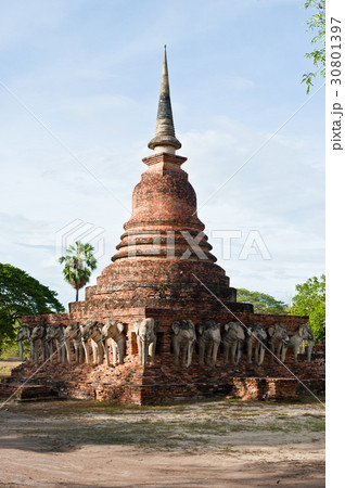 Wat Chang lom (Elephant statues around) Wat Chang lom (Elephant statues around) 30801397
