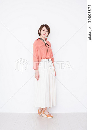 ファッション　女性 30803375