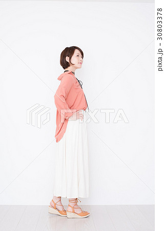 ファッション　女性 30803378