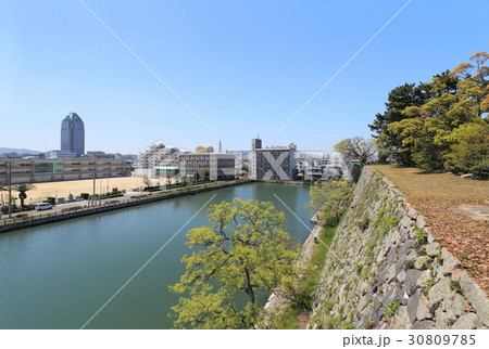 今治城の石垣上から北西（今治駅方向）を見る 30809785