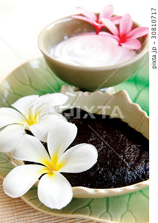 Thai spa herbal and oil with thai flower Thai spa herbal and oil with thai flower 30810717