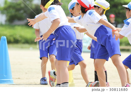運動会のリレー競技 運動会のリレー競技 30811680
