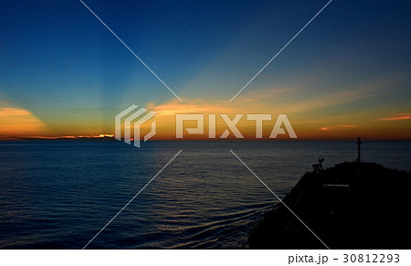 Ocean sunset 30812293