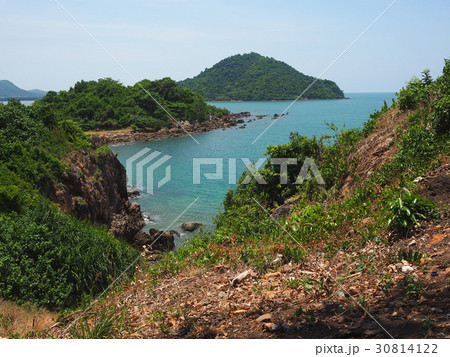 cliff and sea 30814122