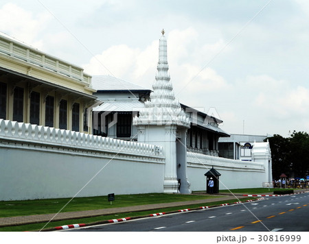 Beautiful view outside the Grand Palace wall Beautiful view outside the Grand Palace wall 30816999