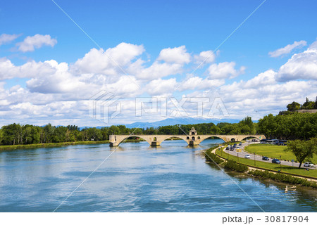 サン・ベネゼ橋とアヴィニョン 30817904