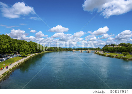 サン・ベネゼ橋とアヴィニョン 30817914