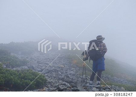爺ヶ岳登山・悪天候（ガス） 30818247