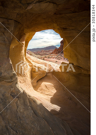 Colorful sandstone on the trail in Valley of Fire 30818344
