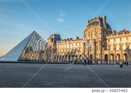 Louvre in Paris France 30825462