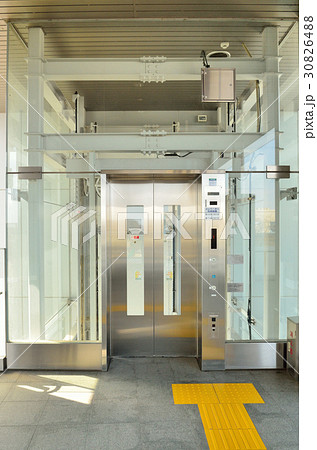 駅のエレベーター 駅のエレベーター 30826488