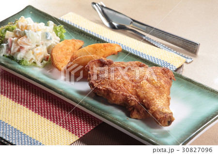 deep fried chicken 30827096