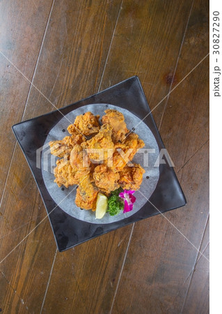 deep fried chicken 30827290