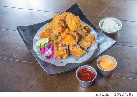 deep fried chicken 30827296