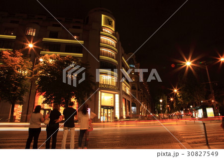 シャンゼリゼ通りの夜景 シャンゼリゼ通りの夜景 30827549