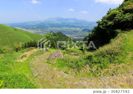 阿蘇五岳と豊後街道石畳 30827592