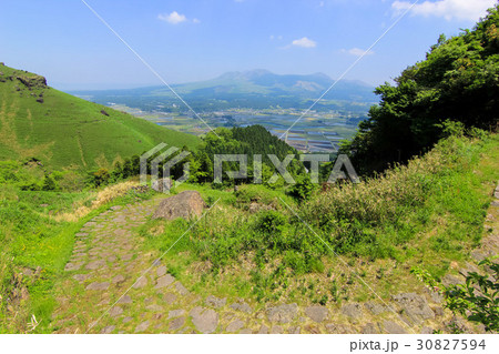 阿蘇五岳と豊後街道石畳 30827594