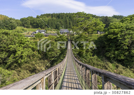 原尻の滝にかかる吊り橋 30827862