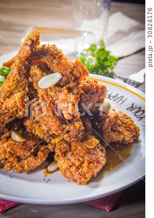 deep fried chicken 30828176