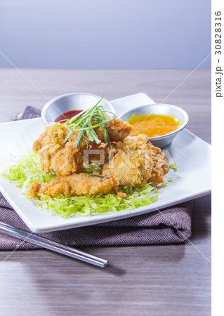 deep fried chicken 30828316