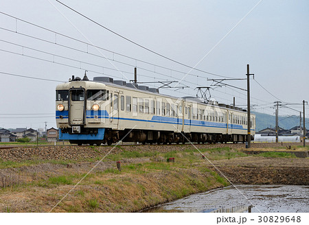 旧北陸本線を走る475系北陸色3両 30829648