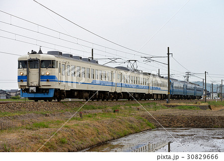 旧北陸本線を走る475系新旧北陸色6両 旧北陸本線を走る475系新旧北陸色6両 30829666
