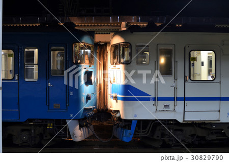 見つめ合う電車 475系 見つめ合う電車 475系 30829790