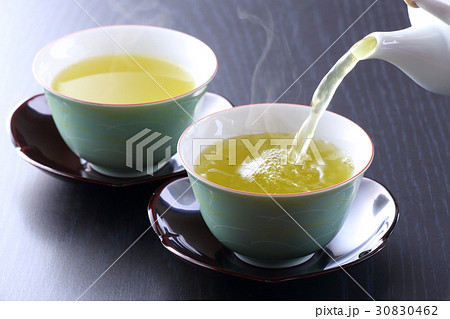緑茶を注ぐ 緑茶を注ぐ 30830462