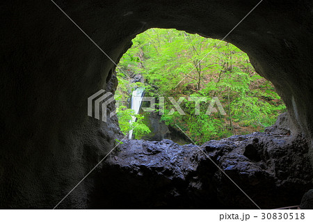 おみかの滝　洞窟からの眺望 30830518