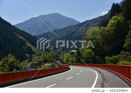 国道195線から見る石立山 国道195線から見る石立山 30830964
