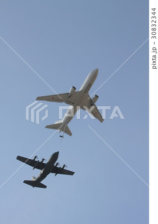 KC[767空中給油機C１３０Hへの給油 30832344