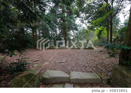 安土城 織田信雄公四代供養塔【日本100名城・特別史跡】 30833601