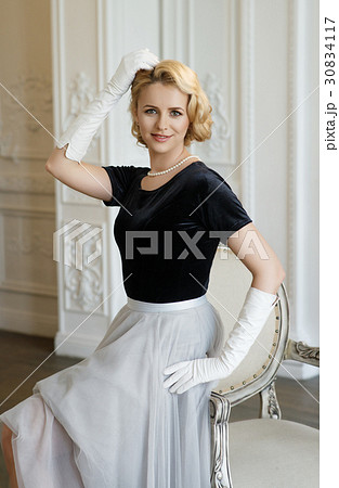 Young girl in retro style 30834117