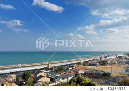 茨城　　JR日立駅前の日立バイパスと太平洋 30834535