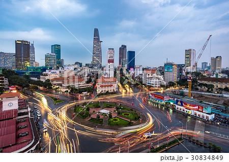 Traffic at Ben Thanh market 30834849