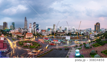 Traffic at Ben Thanh market 30834850