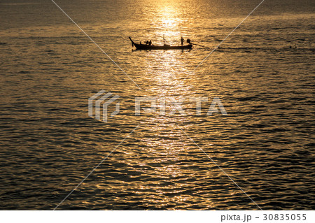 Dramatic Sunset with local boat in Thailand Dramatic Sunset with local boat in Thailand 30835055