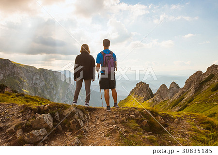 Couple of hikers on top of mountain 30835185