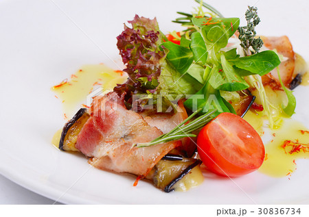 Stuffed eggplants with bacon and cheese Stuffed eggplants with bacon and cheese 30836734