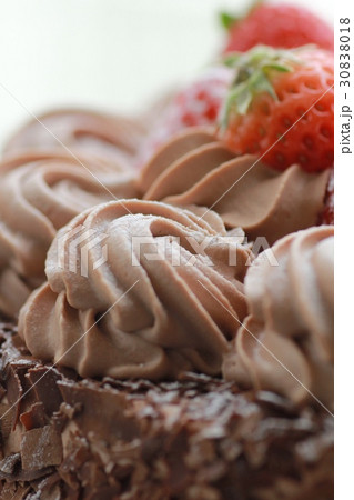 チョコレートたっぷりのワンホールチョコレートショートケーキ チョコレートたっぷりのワンホールチョコレートショートケーキ 30838018