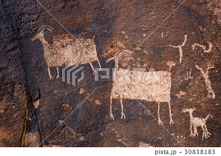 Petroglyphs 30838183