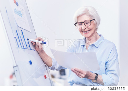 Smiling female worker making diagram Smiling female worker making diagram 30838555