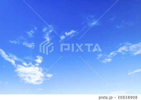 青空　空　雲　春の空　背景　背景素材　4月　コピースペース 30838908