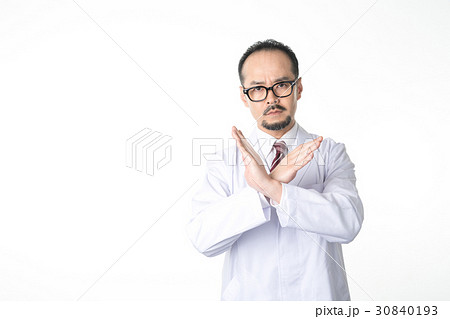 白衣の男性 30840193