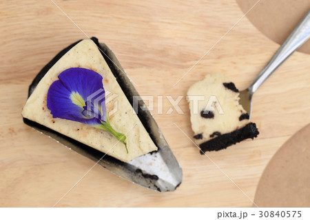 Dessert and flower, Cookie and cream cake. 30840575