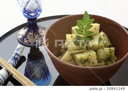 筍の木の芽和えと日本酒 30841149